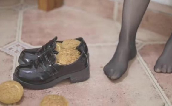 资讯|crush 小皮鞋黑丝制作美味餐点 [9分43秒]