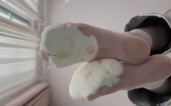 资讯|crush 酷黑莓子玻璃下视角白丝内和裸足踩碎鸡蛋 [9分43秒]