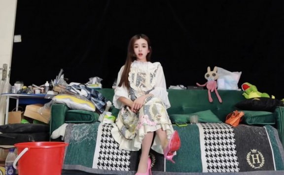 资讯|crush 《芊芊》两双高跟肉丝踩蜗牛金鱼 [9分43秒]