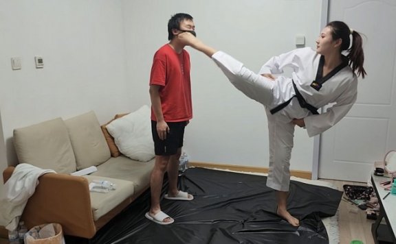 资讯|女王女主 『高兴儿』腿绞窒息奴和高女一起踢瘦小奴 [48分56秒]