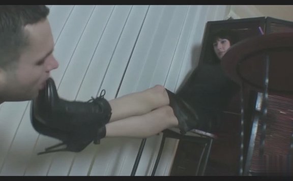 资讯|欧美调教 温柔舔闻美女超细高跟鞋底和美足 [30分19秒]