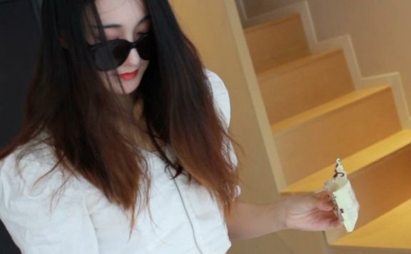 资讯|黑丝诱惑 《黑丝诱惑》素人篇：专业舞蹈演员馨馨长靴踩食物黑丝踩脸 [48分56秒]