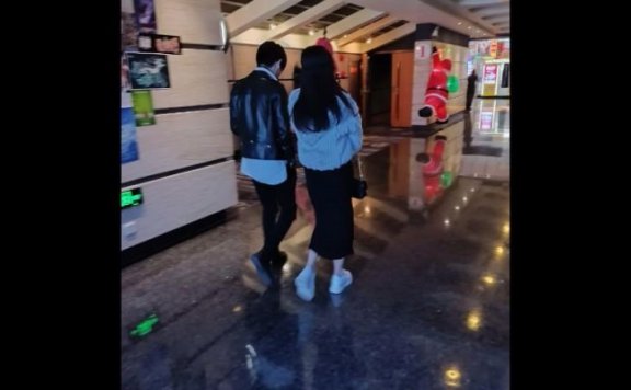 资讯|crush B661 – 无意识情侣影院厚底白鞋漂亮小姐姐揉踩全手 [23分37秒]