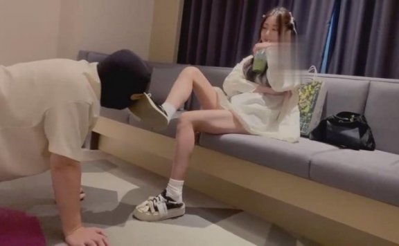 资讯|直播视频 《LL77》姐妹花S-清晨圈养奴伺候起床《双视角版》 [30分19秒]