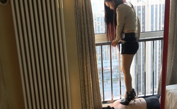 资讯|冷柔原创 超细高跟踩踏胖奴 [48分56秒]