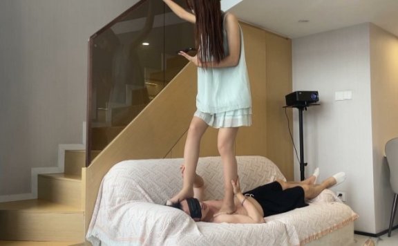 资讯|黑丝诱惑 《黑丝诱惑》素人篇：某医院护士彤彤的初次拍摄 [48分56秒]