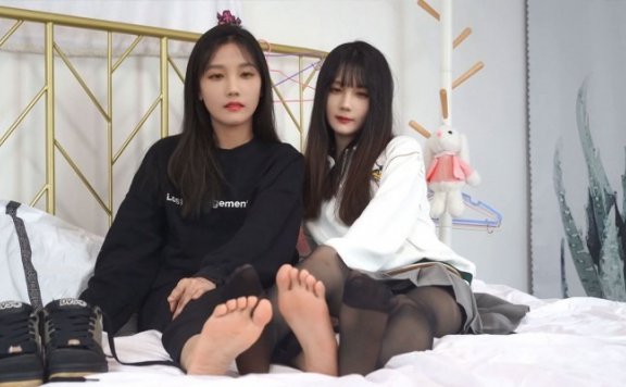 资讯|美足视频 双美女斗脚丝足秀 [6分40秒]