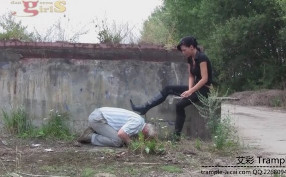 资讯|欧美调教 《高清》 性感女主户外无情残忍完虐老头Dangerous-Girls [48分56秒]