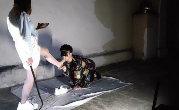 资讯|黑丝诱惑 《黑丝诱惑》沐沐夜晚室外重度鞭打狗奴 [30分19秒]