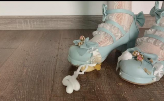 资讯|crush Lo鞋模拟你的下面 [11分36秒]