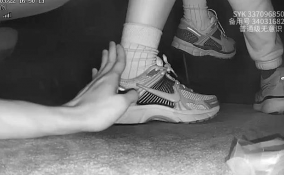 资讯|crush 《SYK无意识》百褶裙运动鞋小姐姐踩全手 [23分37秒]