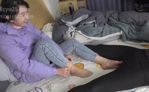 资讯|南国原创 《南国原创》企业经理严姐丝袜美脚脚责，疯狂足X摩擦踩tu！ [17分26秒]