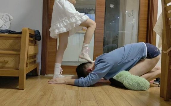 资讯|女王女主 腿绞蛇精 [32分35秒]