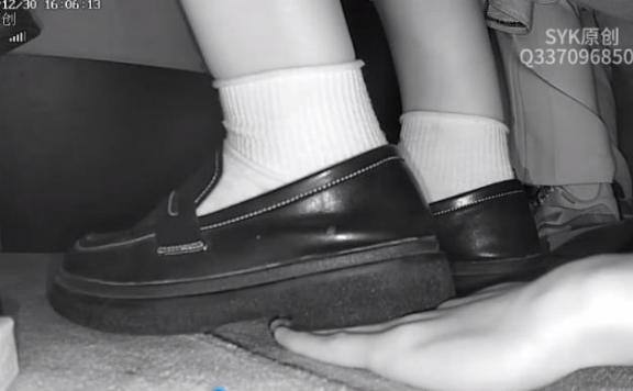 资讯|crush 《SYK无意识》白袜小皮鞋漂亮小姐姐+少量白短靴踩手 [23分37秒]
