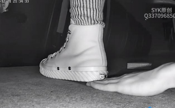资讯|crush 《SYK无意识》影院高帮帆布鞋踩手 [23分37秒]
