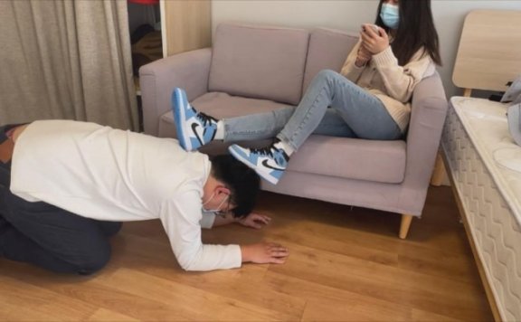 资讯|女王女主 《00后小彤》家奴无意识当脚垫 [21分55秒]