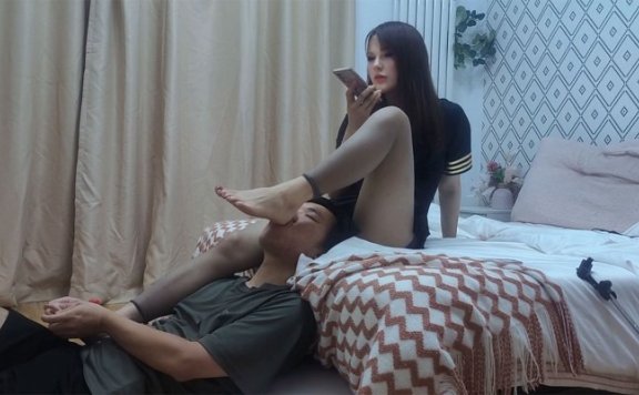 资讯|欧美调教 霉霉(泰勒斯威夫特)全体重踩脸脚耳光深喉腿绞 [48分56秒]