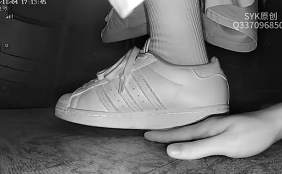 资讯|crush 《SYK无意识》影院贝壳头阿迪翘腿踩全手垫脚 [23分37秒]