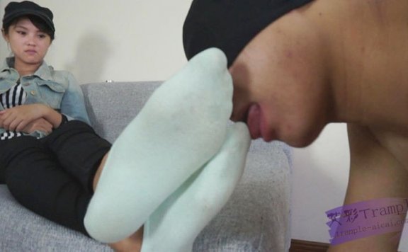 资讯|女王女主 『依玲原创』插嘴深喉，舔原味袜子 [48分56秒]