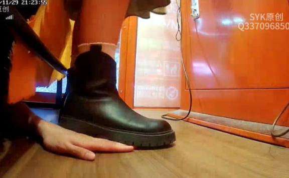 资讯|crush 《SYK无意识》商场迷你K房黑色粗跟短靴踩手 [23分37秒]