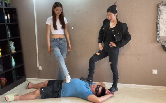 资讯|碎蛋娇娃 『超S·联盟』女大学生防狼直播 [17分26秒]