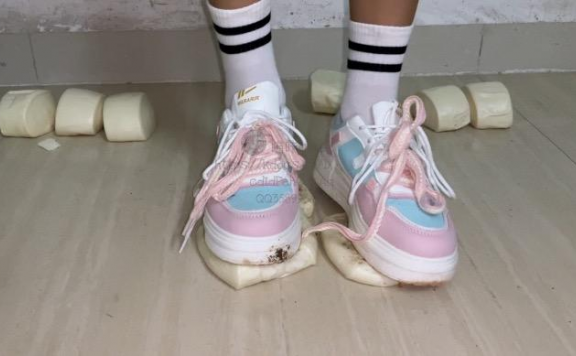 资讯|crush 《喵咔》脏板鞋踩馒头含暴力跳踩11分钟 food crush 板鞋 [9分43秒]