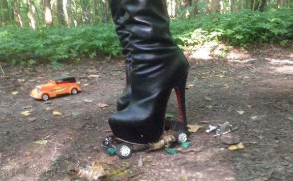 资讯|crush 1182 – 超高跟皮靴踩爆龙虾小车 [21分24秒]