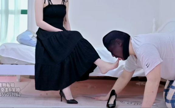 资讯|女王女主 睹物丝拍第四部《亲吻娜娜的肉丝美脚》 [32分35秒]