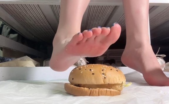 资讯|crush 《青嫣》学生主小美女超美裸足踩汉堡 [9分43秒]