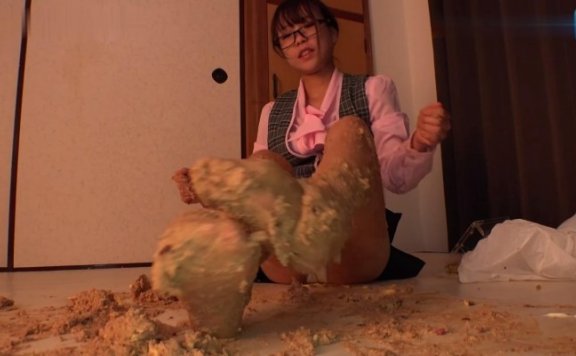 资讯|crush A42 – MIMO小姐姐病娇丝袜脚踩烂面包 [9分43秒]