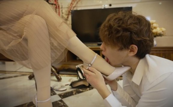 资讯|奴隶岛 『奴隶岛』—女同事开发脚奴 [30分19秒]