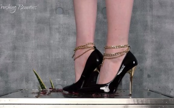 资讯|crush 1176 – 贵气金发女王高跟玻璃板上碾踩射鱼 [23分37秒]