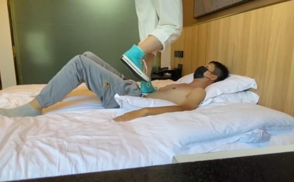 资讯|女王女主 女大学生素人第一次踩踏 [48分56秒]