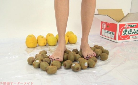 资讯|crush A26 – 日本OL姐姐玉足踩烂猕猴桃 [11分36秒]