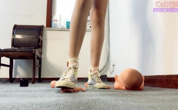 资讯|crush CaiR0001c 小萱1.68大长腿帆布鞋走踩碾踩Crush娃娃 将你肉体灵魂踩脚下 [21分24秒]