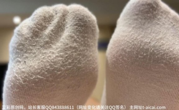 资讯|女王女主 留学生素人，爆臭汗渍白袜，裸足脚泥 [17分26秒]