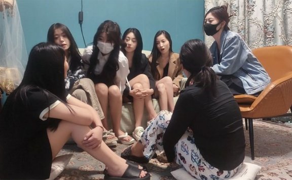 资讯|莜主脚下 《血狼》5女王群调双女m踩踏踹/舔jio/转胯/间接圣水《完整版》 [30分19秒]