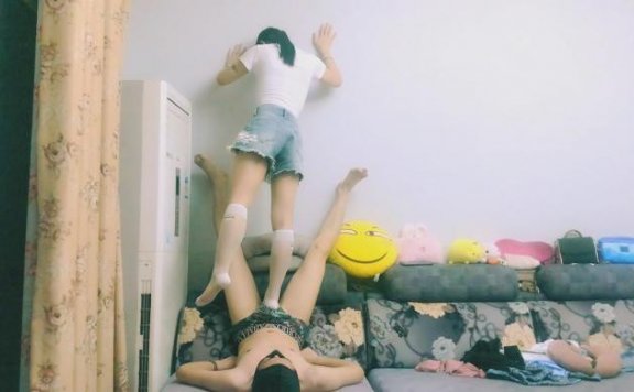 资讯|女王女主 美少女白丝爆踩裆 [17分26秒]