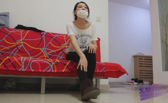 资讯|艾彩原创 『艾彩原创』剧情-恋足男给妹妹暖脚 [17分26秒]