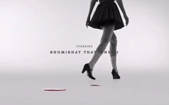 资讯|影视剧 中学女生报复曾经欺负自己的男生，当狗圈养起来 [46分25秒]