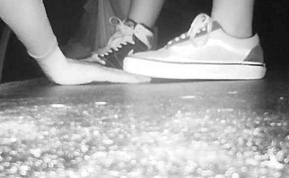 资讯|女王女主 《无意识紫杨》2020.8.23电影院板鞋运动鞋无意识踩手 [23分37秒]