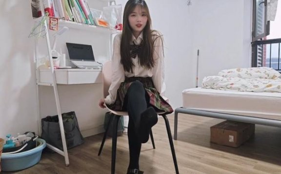 资讯|病娇工作室 学生娇娇指令闻臭袜子 [9分46秒]