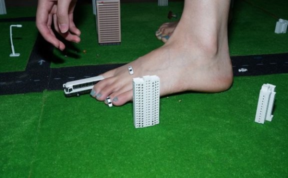 资讯|crush 女巨人酸臭巨足城市中弥漫+379张截图 [21分24秒]