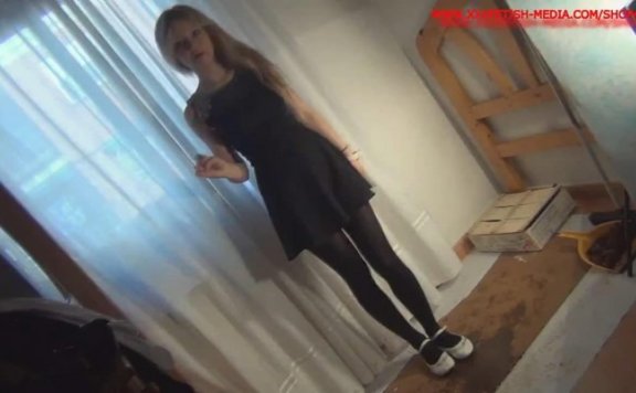 资讯|crush 978 – 金发妹子黑丝平底鞋踩喷龙虾 [9分14秒]