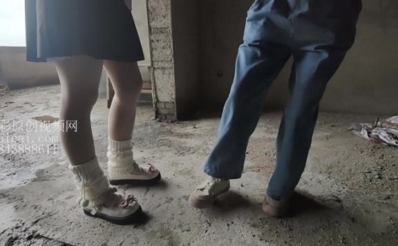 资讯|crush 俩学生妹废弃楼踩小龟 [10分31秒]