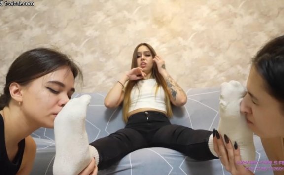 资讯|欧美调教 LGF女女-神主Alisa归来！双女奴跪迎闻女神臭鞋吃臭鞋垫嘴嚼臭袜子舔臭脚！ [17分26秒]