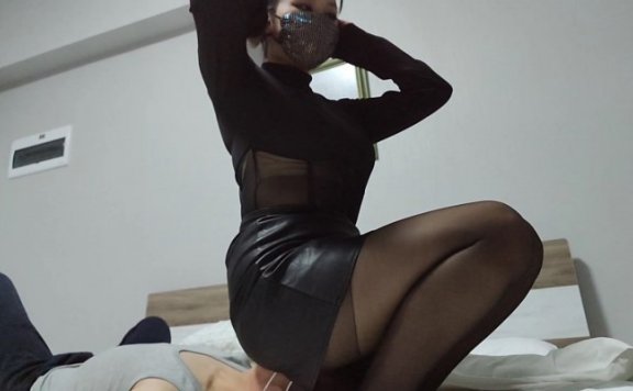 资讯|模特小姐姐 《楼遥女王》黑丝包臀裙窒息 [32分35秒]