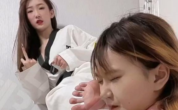 资讯|热血女神 《LAPAPA女M》高中生jk母畜被不良少女初柒当做沙袋踢脸踢裆喷shui爽（下） [30分19秒]