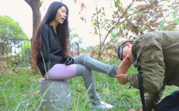 资讯|H.P.L栖心之栈 〖H.P.L栖心之栈〗—芷晴物体破坏+腿刑 [32分35秒]