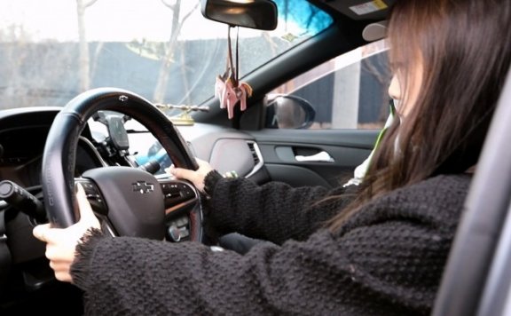 资讯|女王女主 《大虫子》VR360 漂亮小姐姐又来开车了 [21分24秒]